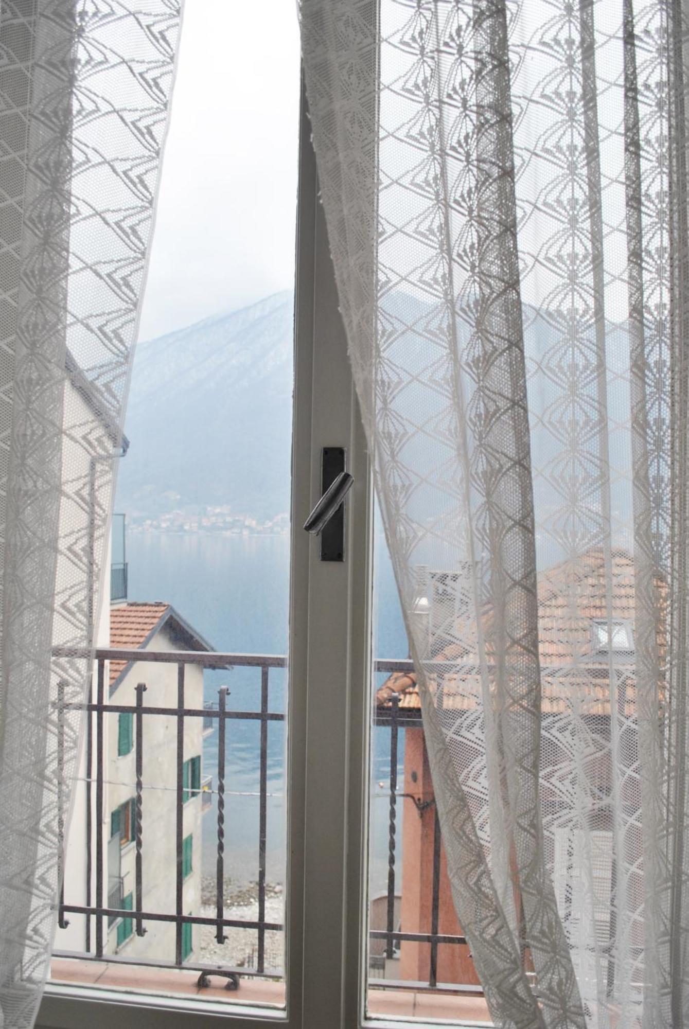 The Romantic Village House - Apartments With Lake View Colonno 外观 照片